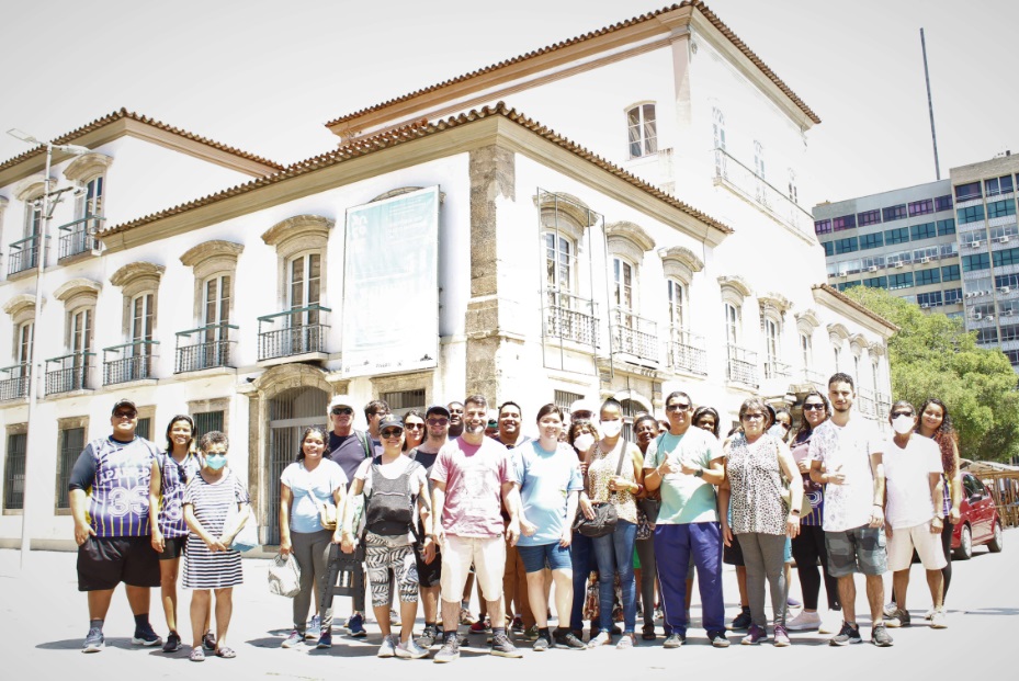 Participantes da Apabb RJ fazem passeio histórico na cidade