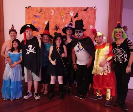 Apabb RS diverte participantes em discoteca de Halloween