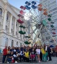 Apabb PR leva famílias para passeio público em Curitiba